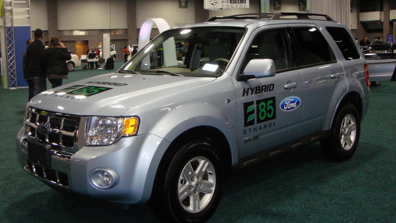 These 5 Hybrid Cars Offer the Best of Both Worlds