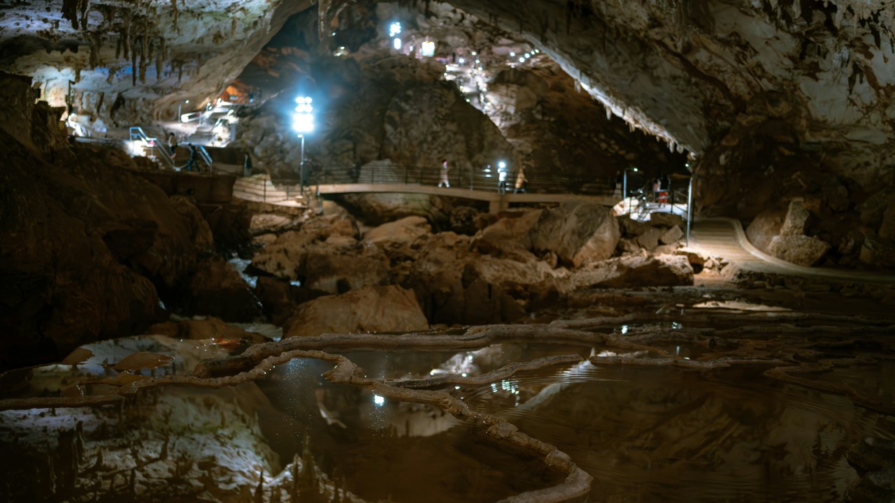 a large cave filled with lots of water — Leon Andov