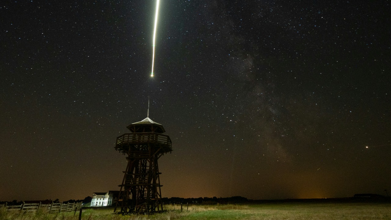 straight light from tower during night — Bence Balla-Schottner