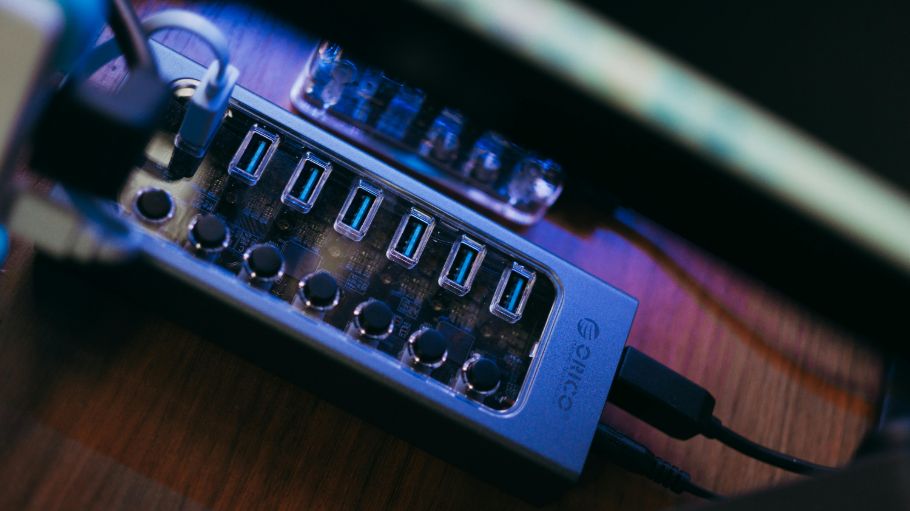 Don’t charge your phone at airport USB ports, warns the TSA