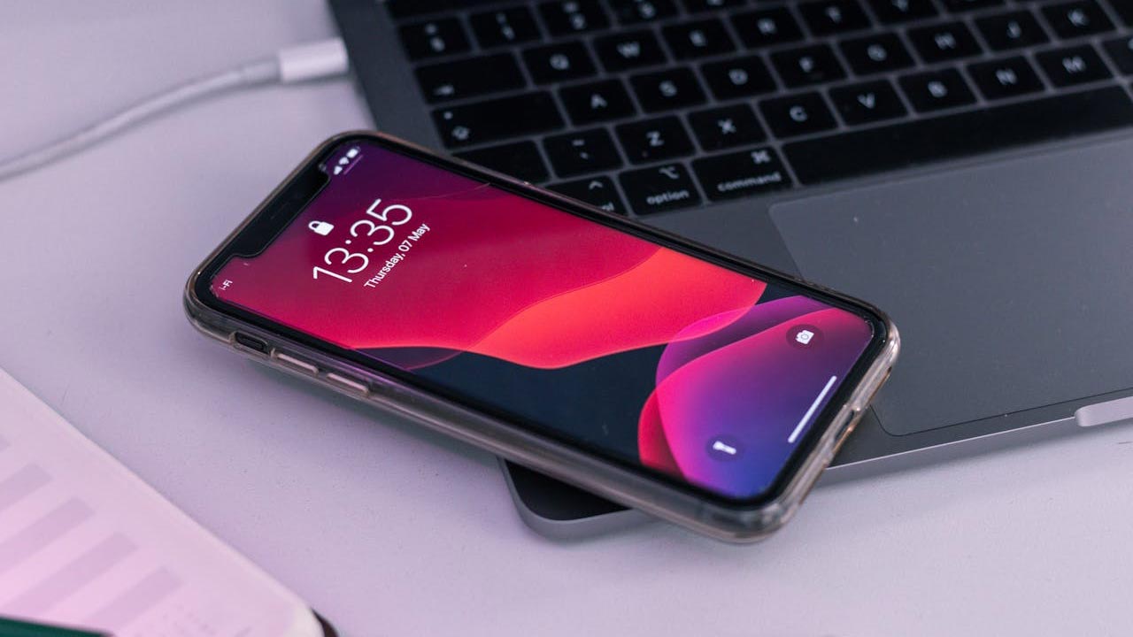 7 Easy Ways to Boost Phone Battery