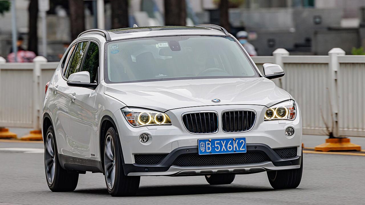 BMW X1 (first gen) — Image Credit: Dinkun Chen - CC BY-SA 4.0/Wiki Commons