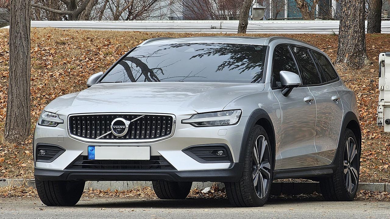Volvo V60 — Image Credit: Unknown author