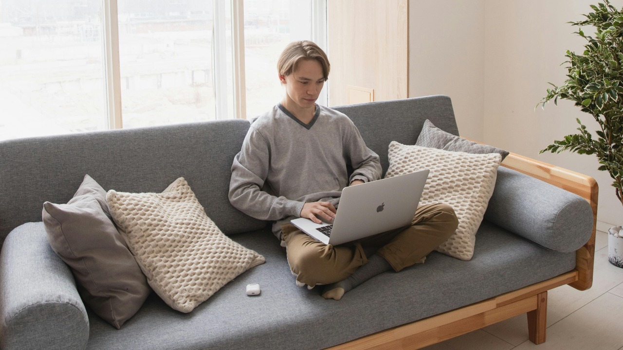 KATRIN  BOLOVTSOVA/Pexels