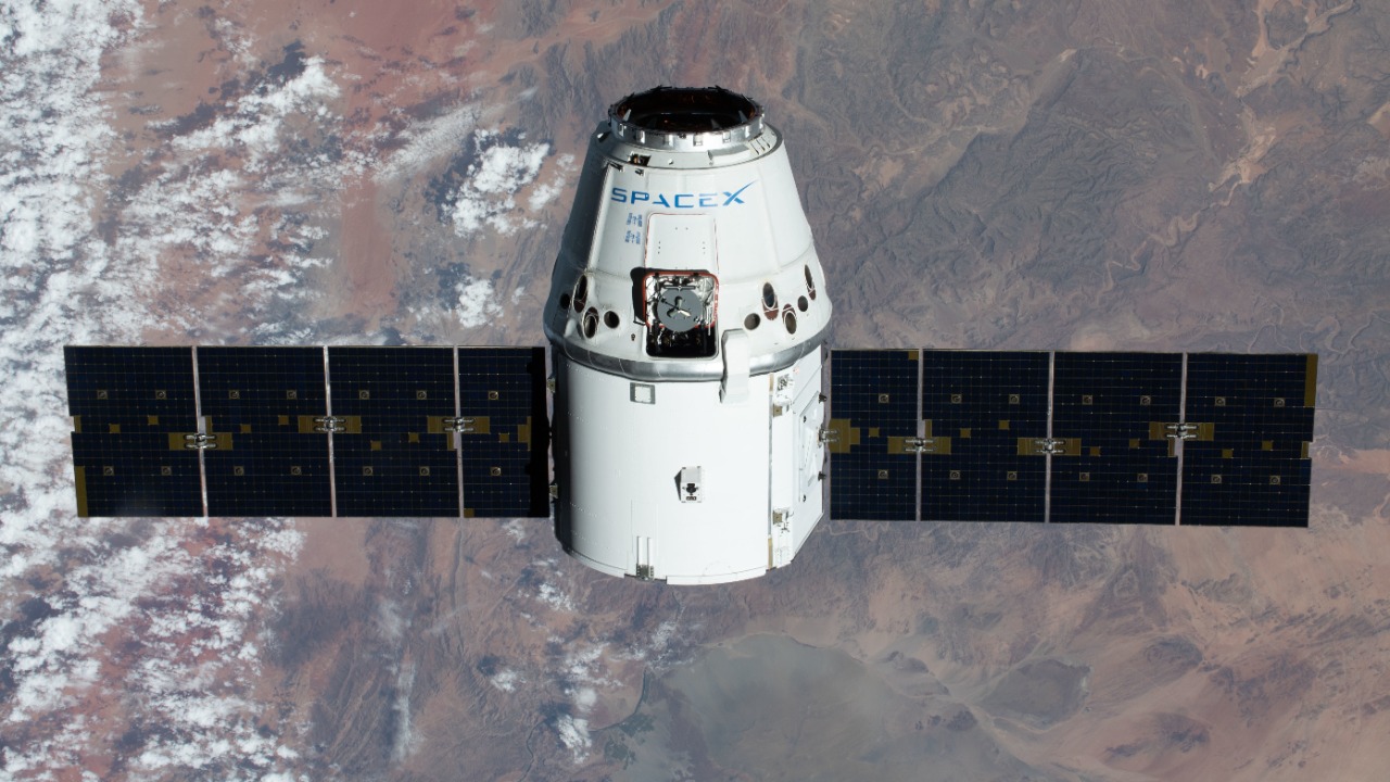 Image Credit: Original:  NASA Johnson Space Center
Derivative work:  Nythar - Public domain/Wiki Commons