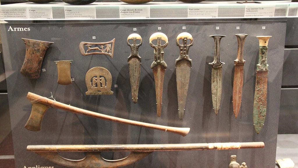 1280px-Ancient_Egypt_Bronze_Axes_&_Daggers_(28292839201)
