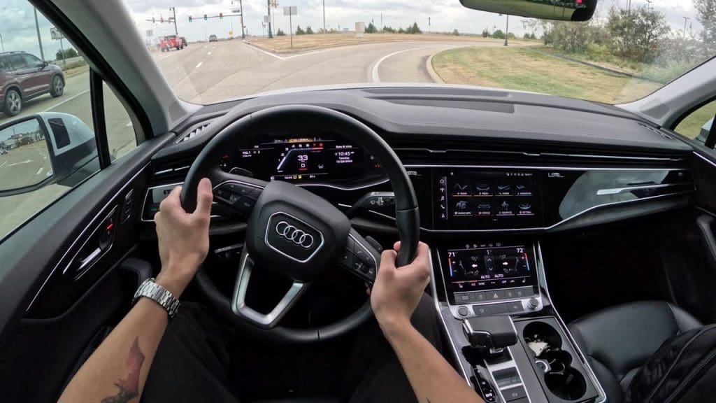 Audi Q7 2023 interior heads-up