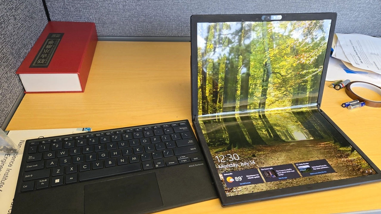 ZenBook Fold 17