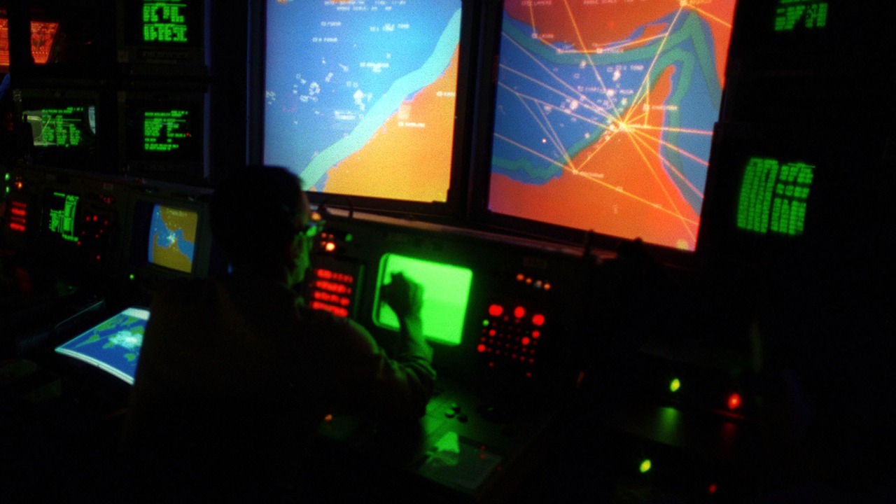 Image Credit: Service Depicted:  NavyCamera Operator: PH2 GLORIA BARRY - Public domain/Wiki Commons