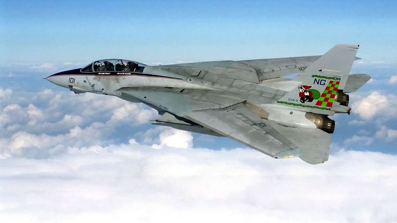 Image Credit: Cdr. David Baranek, U.S. Navy photo 330-CFD-DN-SD-00-03487 - Public domain/Wiki Commons