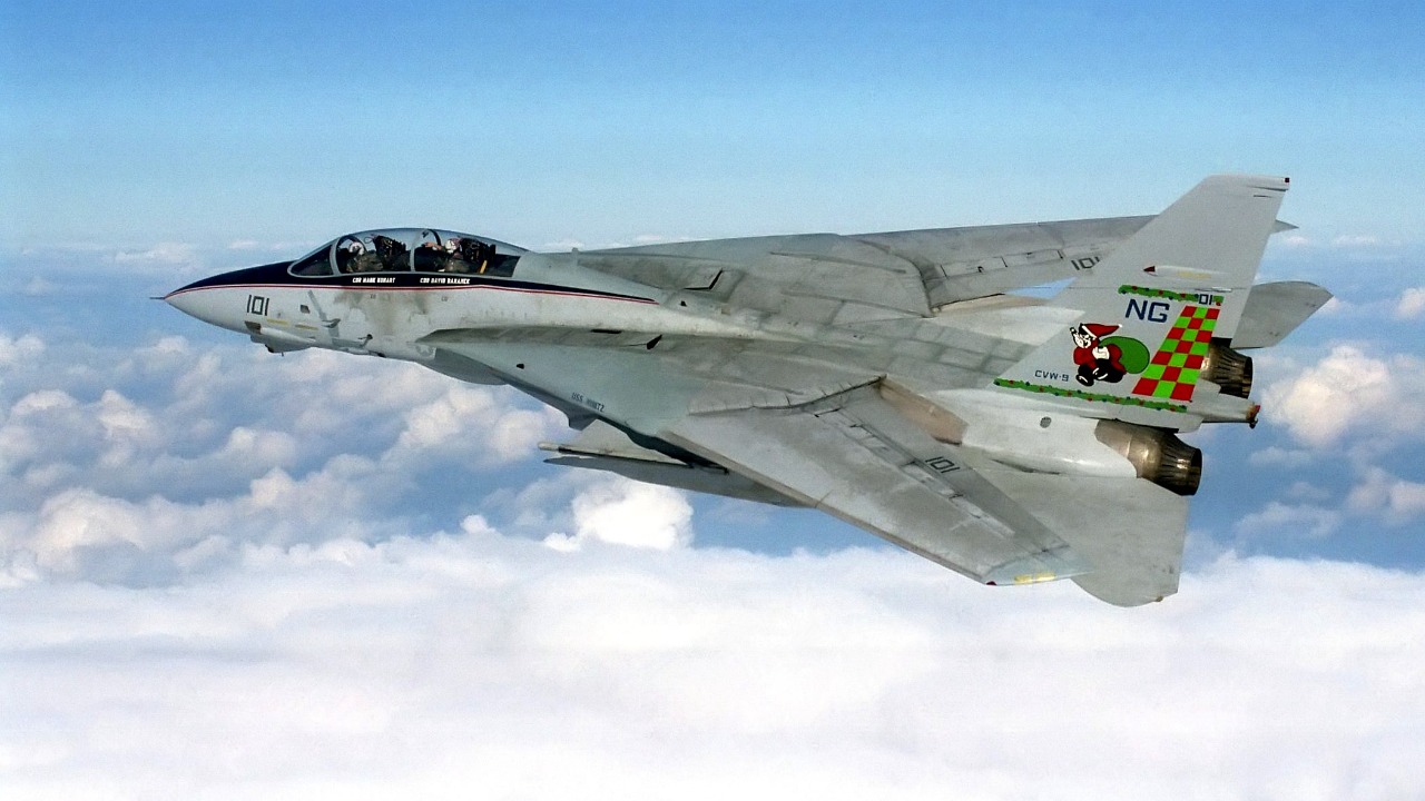 Image Credit: Cdr. David Baranek, U.S. Navy photo 330-CFD-DN-SD-00-03487 - Public domain/Wiki Commons