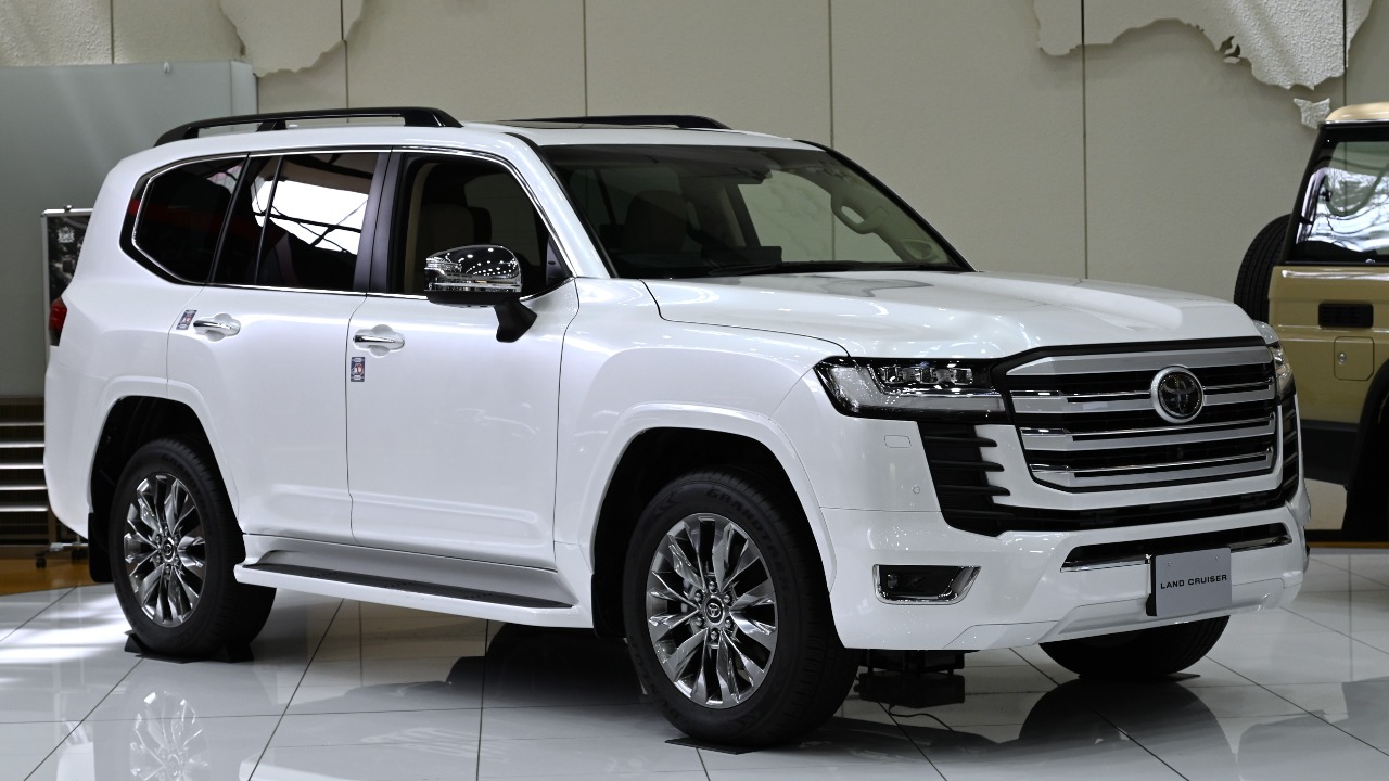 Toyota Land Cruiser 300 — Image Credit: TTTNIS - CC0/Wiki Commons