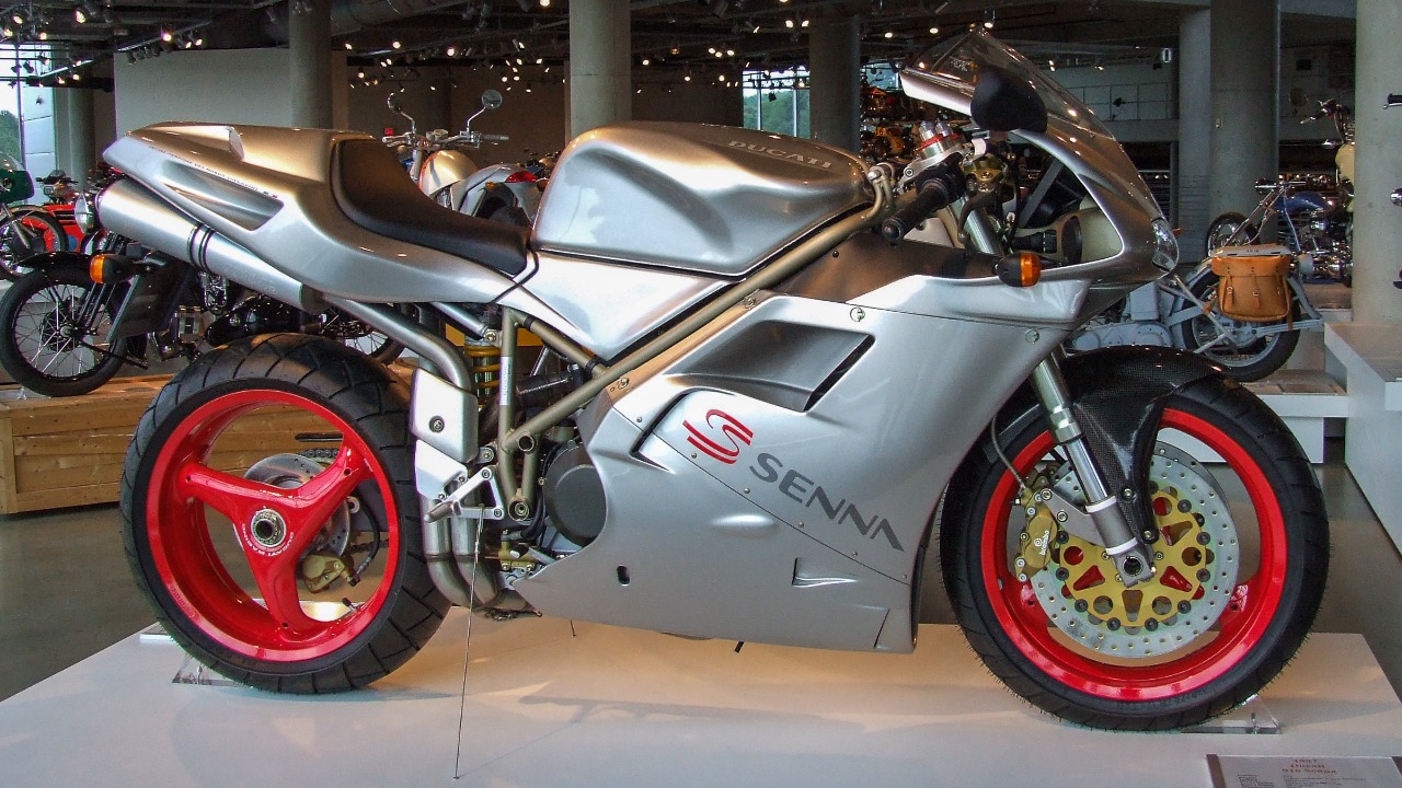 Ducati 996 — Image Credit: Thilo Parg - CC BY-SA 3.0/Wiki Commons