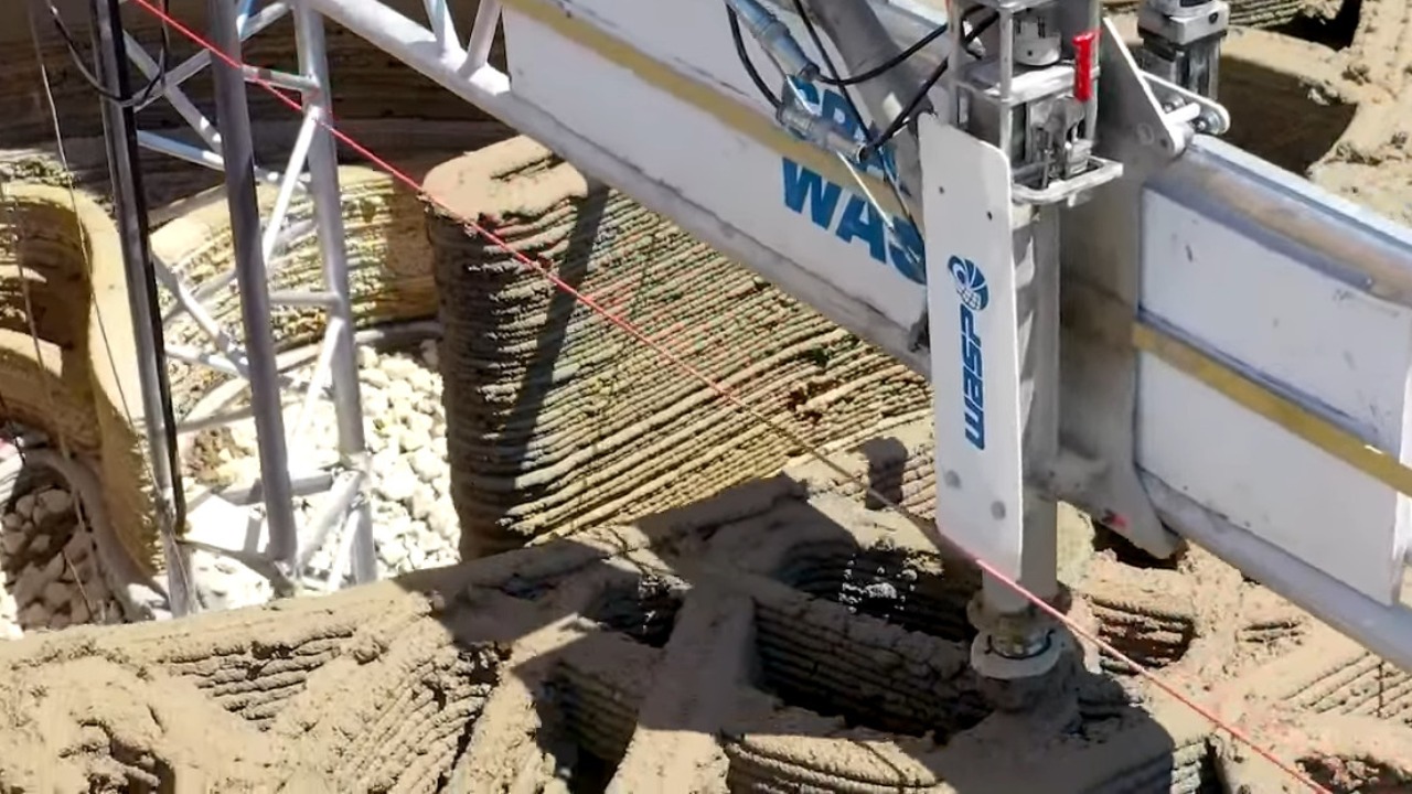 Image Credit: Video Autor: Alfredo Milano
Drone views: Italdron
Project by:
WASP: Engineering and 3D printing construction 
Mario Cucinella Architects: Architectural design and project management
In collaboration with:
SOS - School of Sustainability: Research partner
Mapei: Materials consultancy and supply
Milan Ingegneria: Structural consultancy
Capoferri: Frames engineering and production
RiceHouse: Bio-materials consultancy and supply
Frassinago: Landscaping
Lucifero’s: Lighting design
Ariatta: Energy and internal comfort consultancy
Imola Legno: Timber solutions consultancy and supply
Primat • Terracruda®: Earthen floor supply
Cefla: Electrical solutions supply
Under the patronage of: 
Municipality of Massa Lombarda 
Sponsored by:
Ter Costruzioni - CC BY 2.5/Wiki Commons