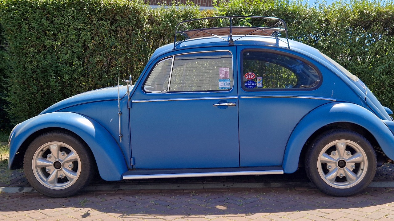Volkswagen Beetle — Image Credit: ReneeWrites - CC BY 4.0/Wiki Commons