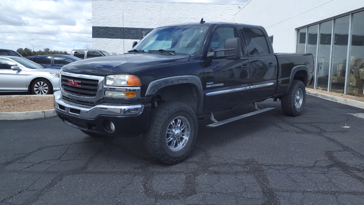 GMC Sierra 2500HD — Image Credit: HJUdall - CC0/Wiki Commons