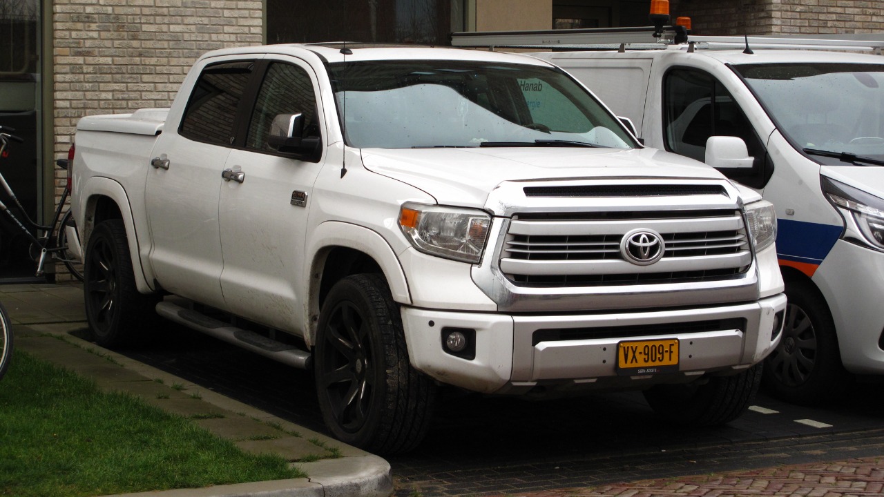 Toyota UR V8 — Image Credit: Rutger van der Maar - CC BY 2.0/Wiki Commons