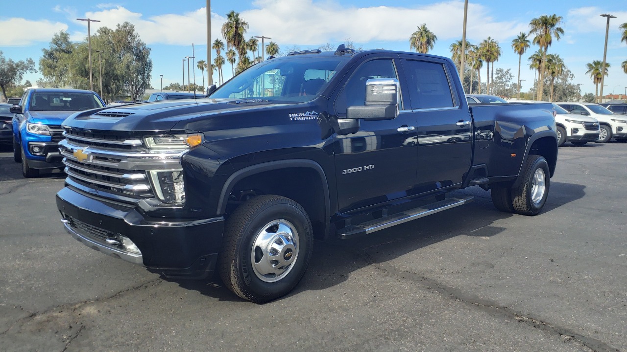Chevrolet Silverado 3500 Duramax — Image Credit: HJUdall - CC0/Wiki Commons