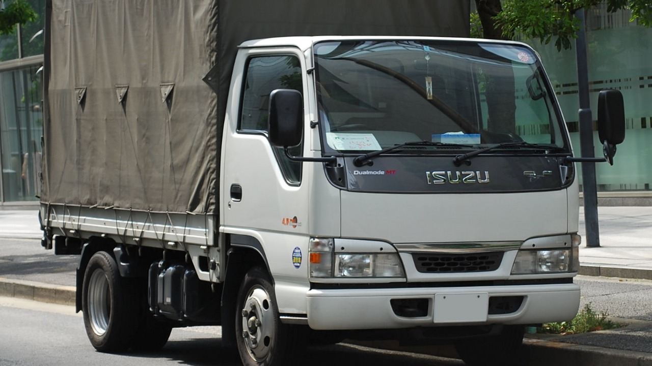 Isuzu NPR — Image Credit: Mytho88 - CC BY-SA 3.0/Wiki Commons