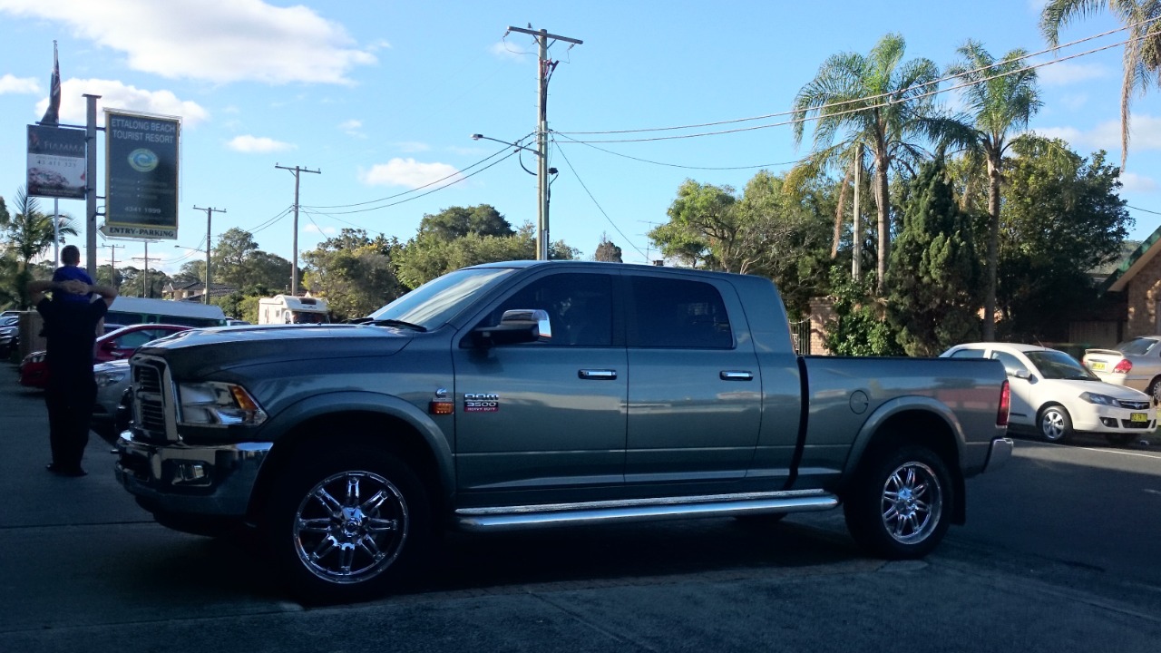 Dodge Ram 3500 Heavy Duty (14918338027)