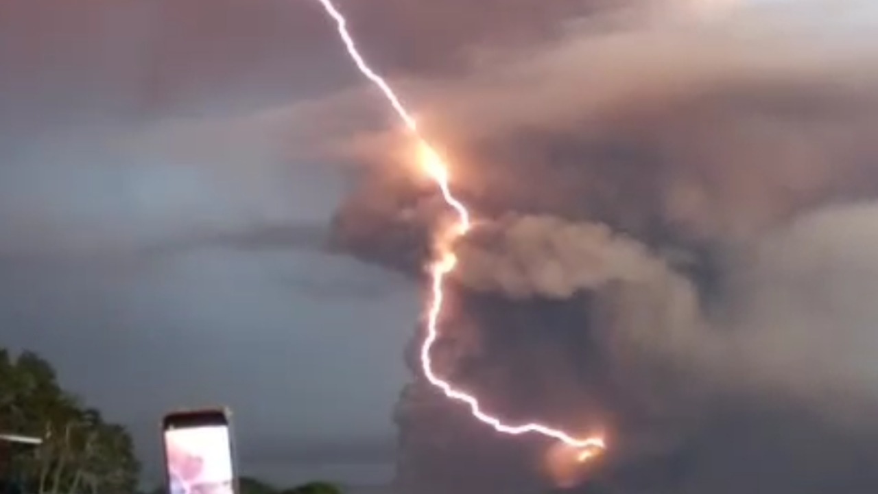 Image Credit: File:Taal Lightning Strike During Eruption.jpg: etrhamjr (talk · contribs)
derivative work (cropping): Hike395 - CC BY-SA 4.0/Wiki Commons