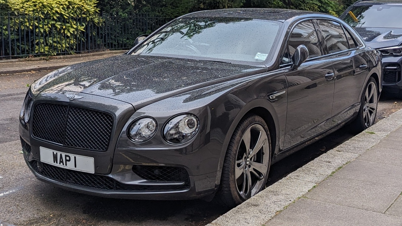 Bentley Flying Spur W12 — Image Credit: Calreyn88 - CC BY-SA 4.0/Wiki Commons