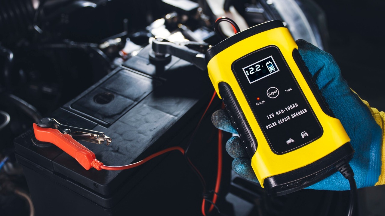 HALO Bolt ACDC Charger — Image Credit: Image by Freepik