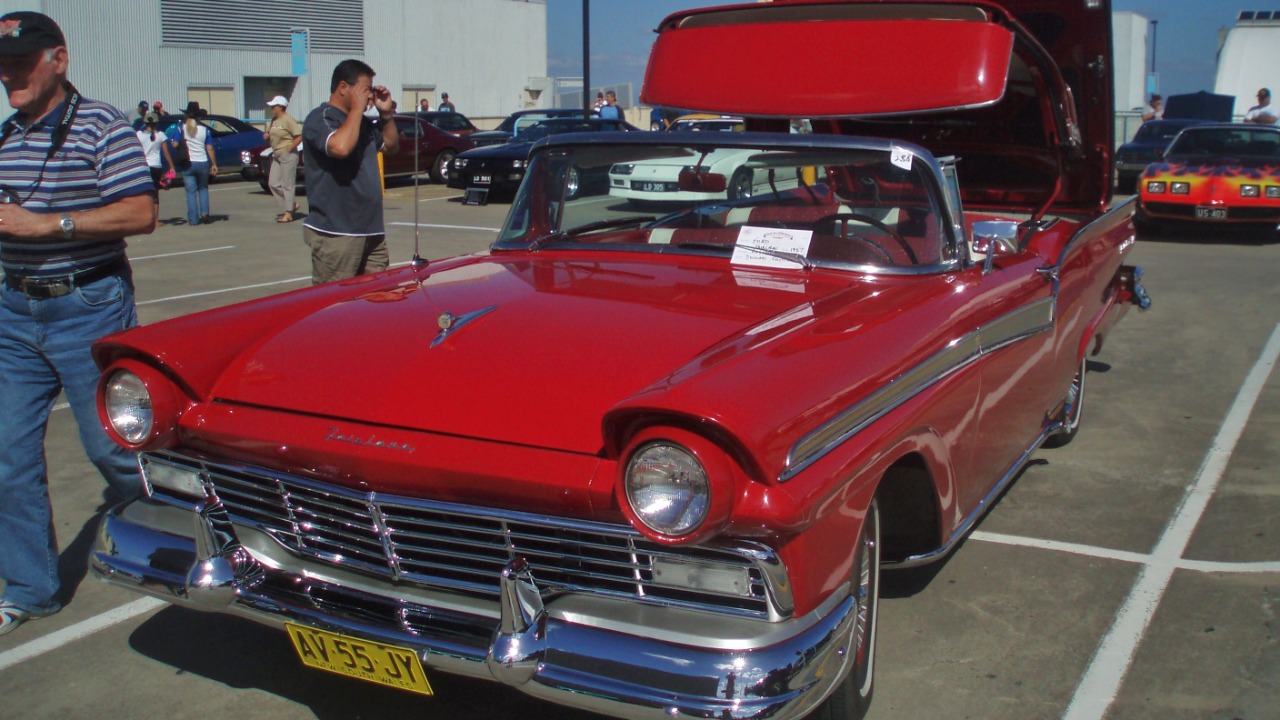 Ford Fairlane 500 Skyliner — Image Credit: sv1ambo - CC BY 2.0/Wiki Commons