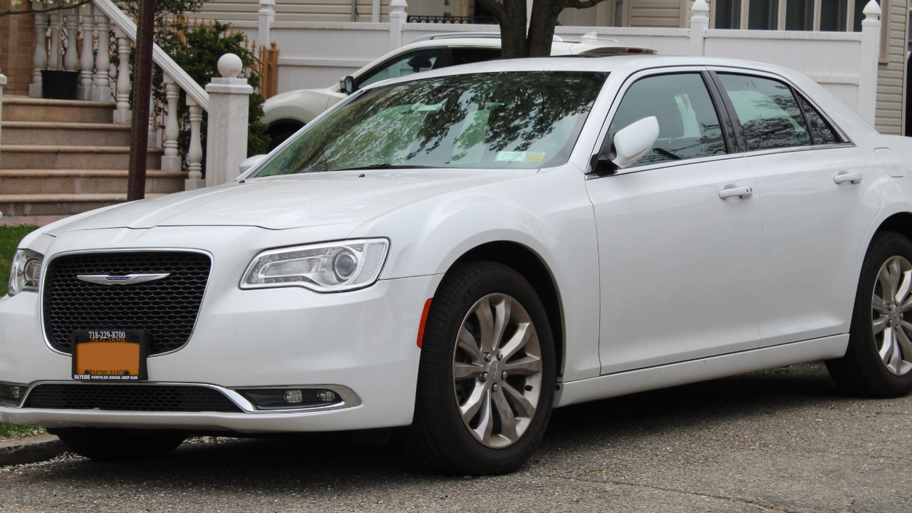 Chrysler 300 — Image Credit: Kevauto - CC BY-SA 4.0/Wiki Commons