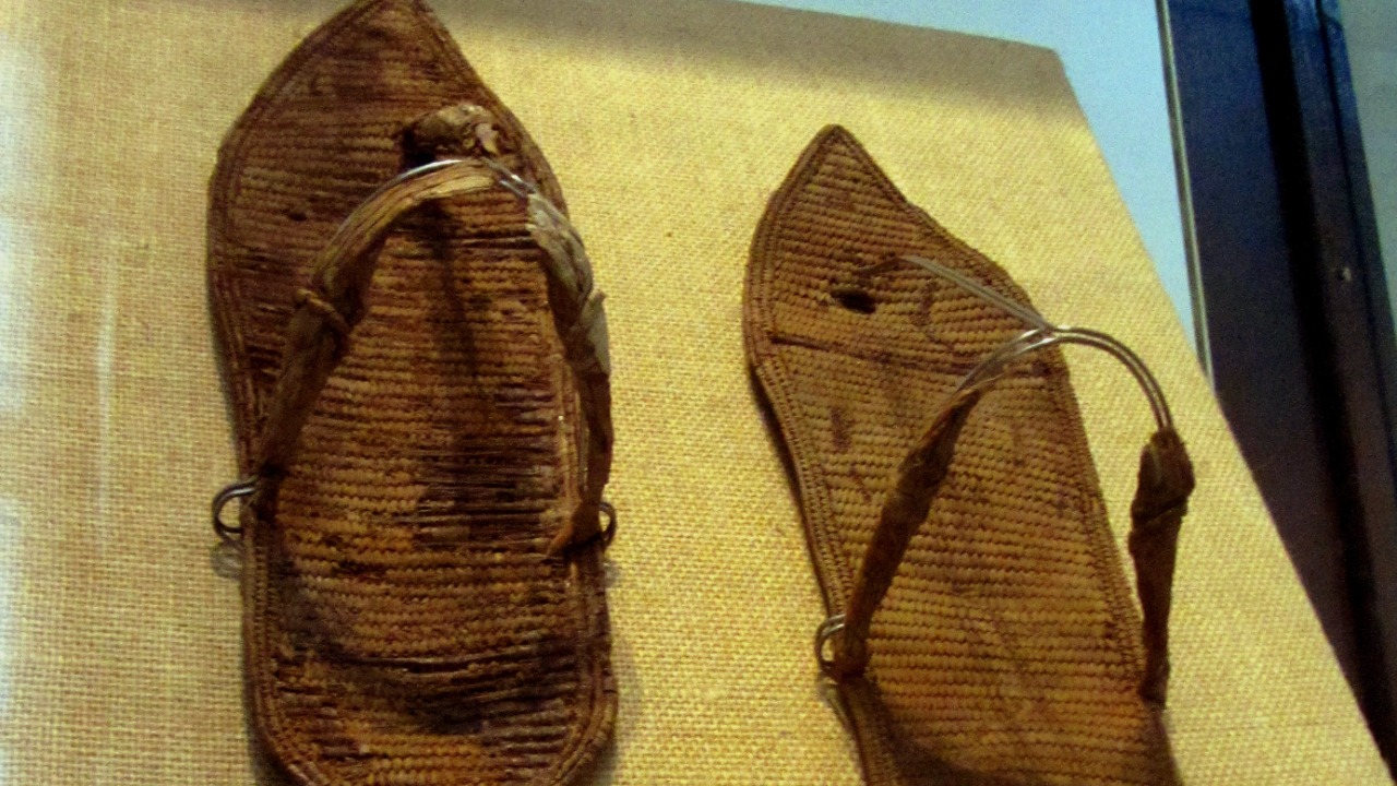 Image Credit: Antiche_infradito_egiziane.jpg: Pava
derivative work: JMCC1 (talk) - CC BY-SA 3.0/Wiki Commons