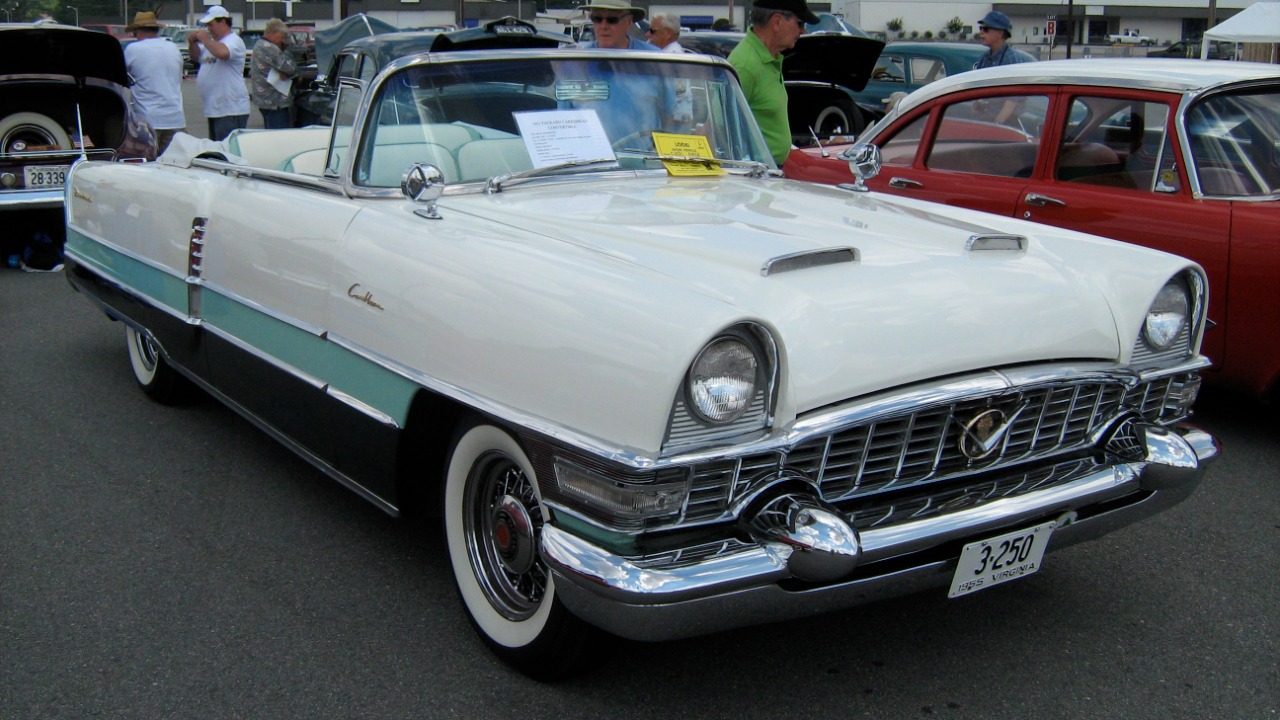 Image Credit: CZmarlin  — Christopher Ziemnowicz, releases all rights but a photo credit would be appreciated if this image is used anywhere other than Wikipedia. Please leave a note at Wikipedia here. Thank you! - Public domain/Wiki Commons