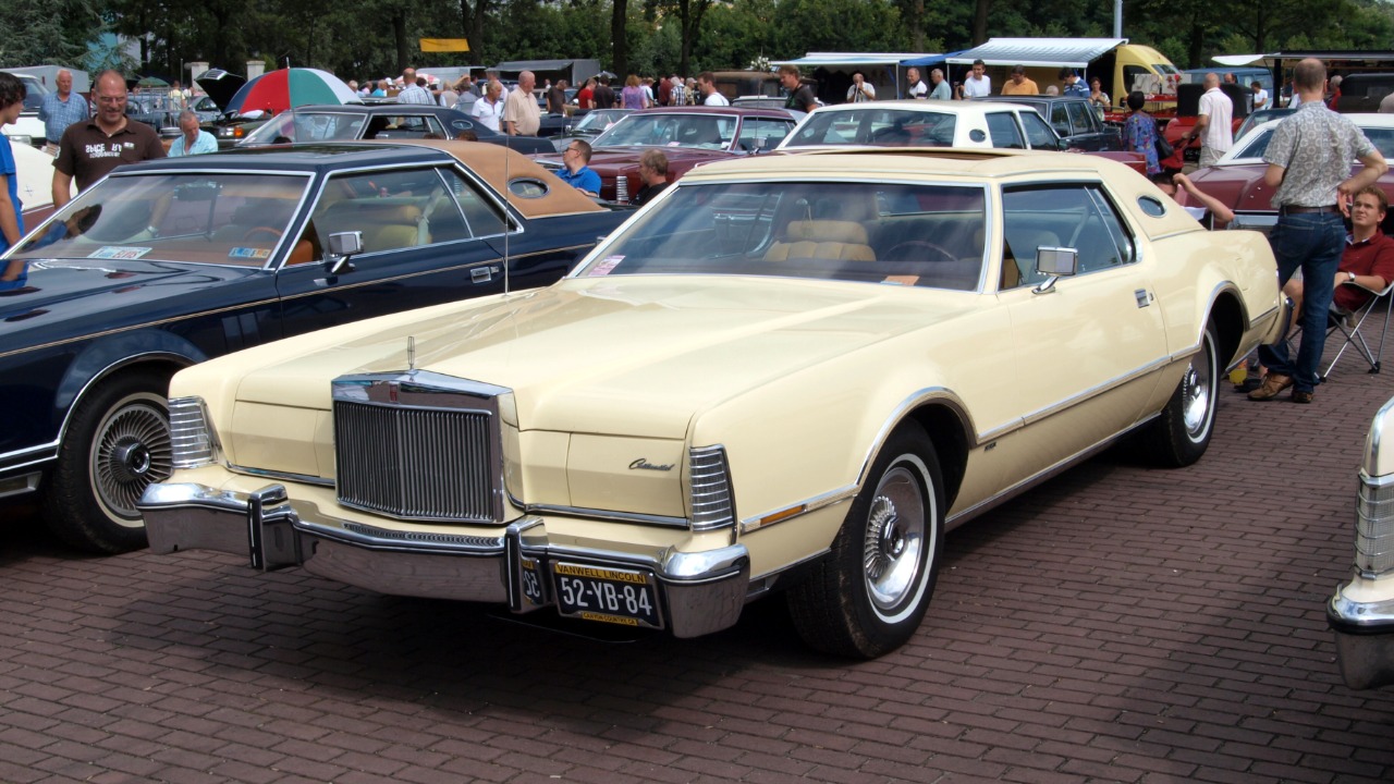 Lincoln Continental Mark V — Image Credit: AlfvanBeem - CC0/Wiki Commons