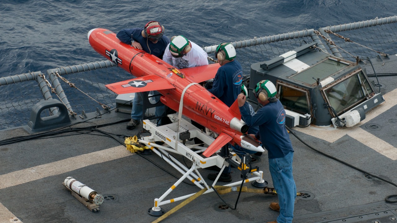 Image Credit: Official Navy Page from United States of America Mass Communication Specialist 2nd Class Stuart Phillips/U.S. Navy - Public domain/Wiki Commons