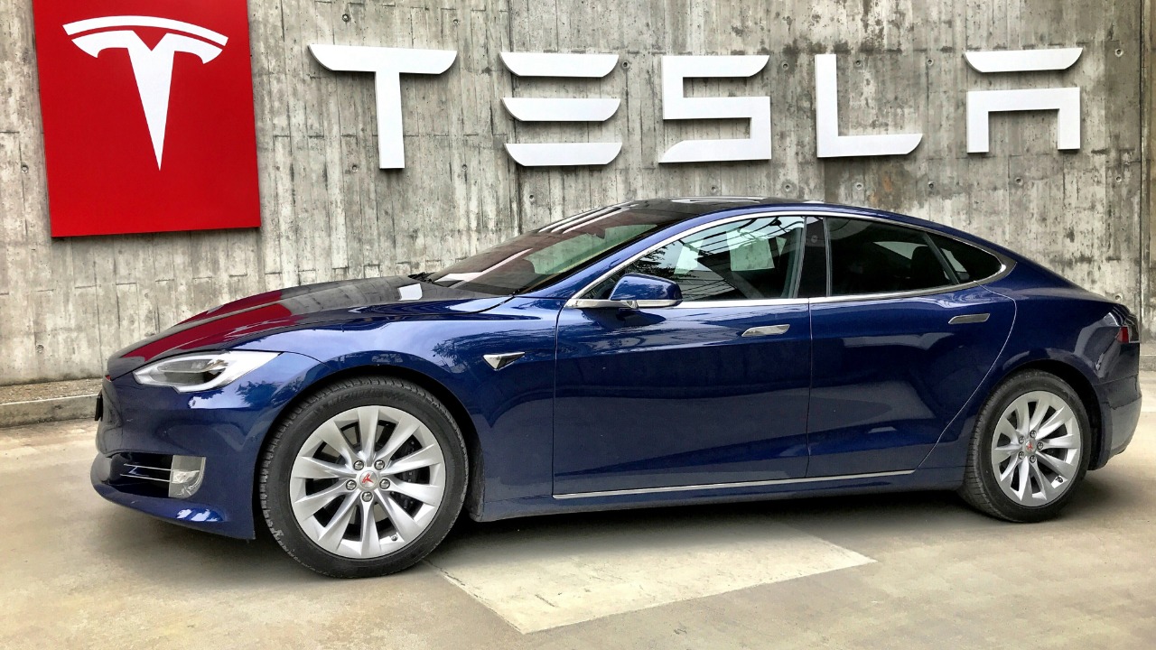 teslafansch/Unsplash