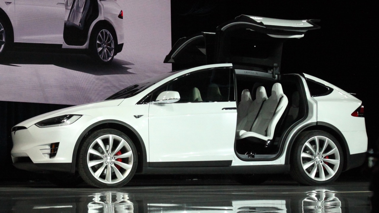 NHTSA investigates Tesla door releases after deadly crash allegations