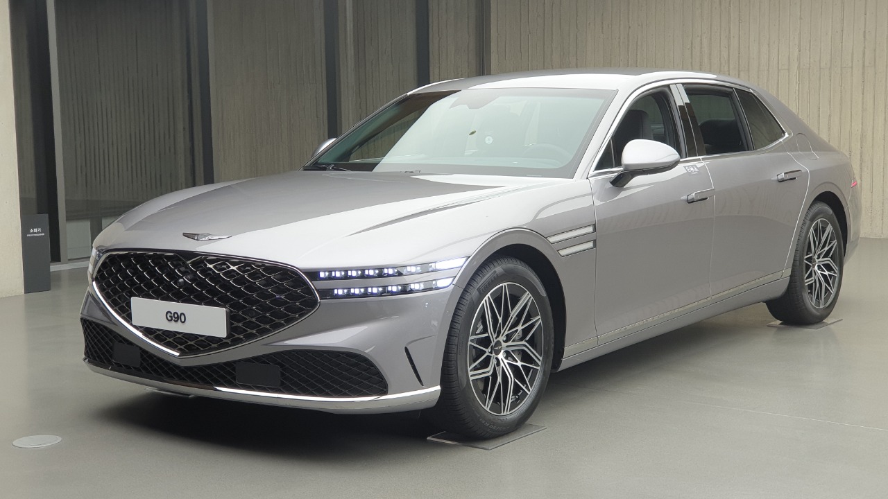 Genesis shows the G90 Wingback Magma concept wagon with a new look