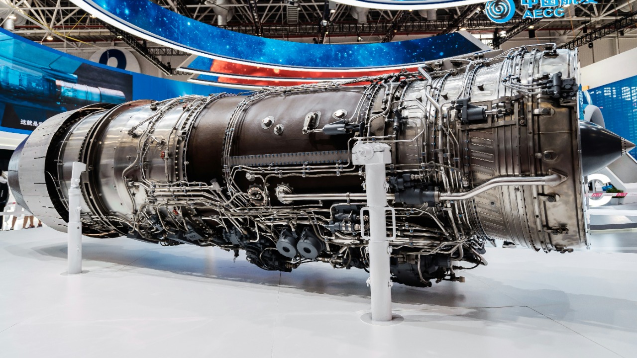 AI data centers use old jet engines to meet energy demand