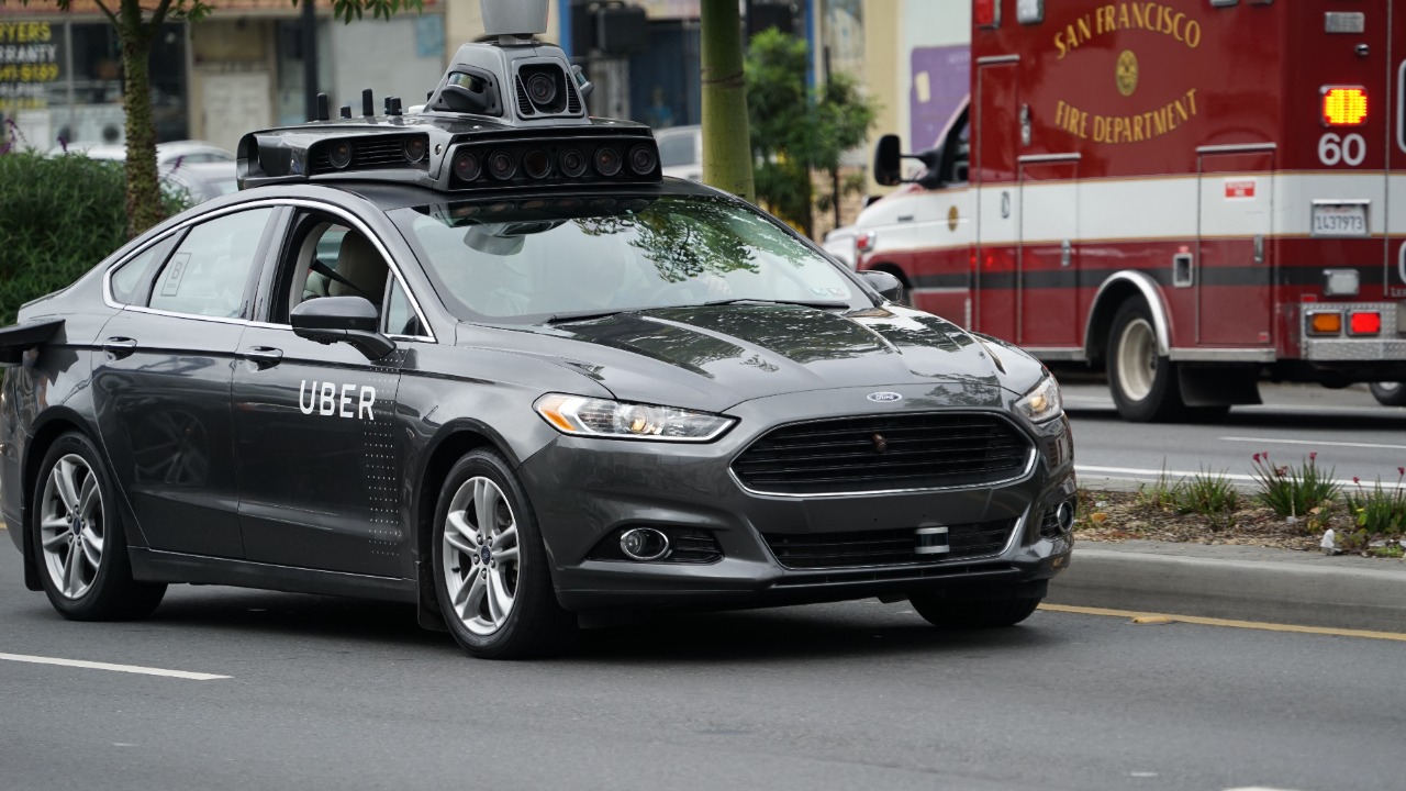 Uber will pay drivers $4,000 to switch to electric cars