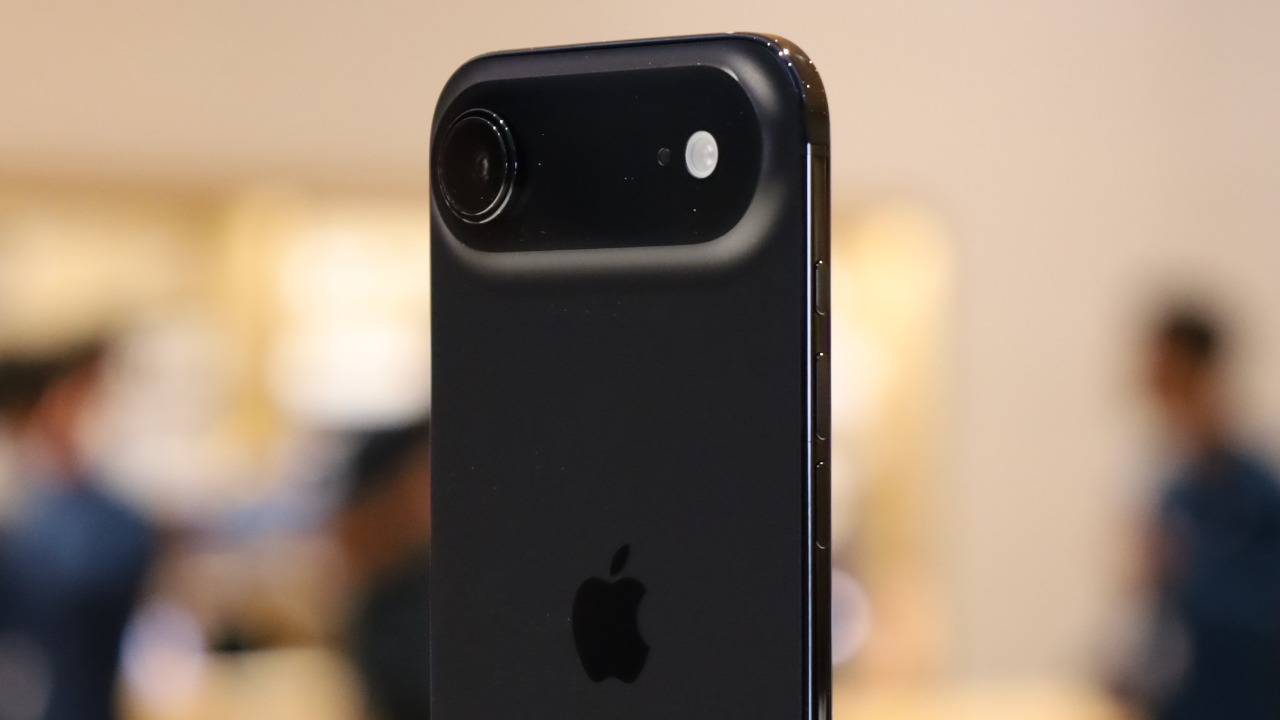 Apple cuts iPhone Air plans as thin models flop