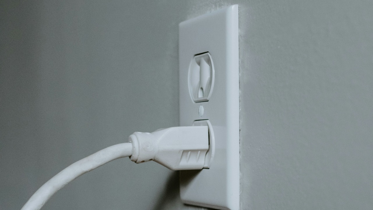 Avoid plugging these 5 items into smart plugs