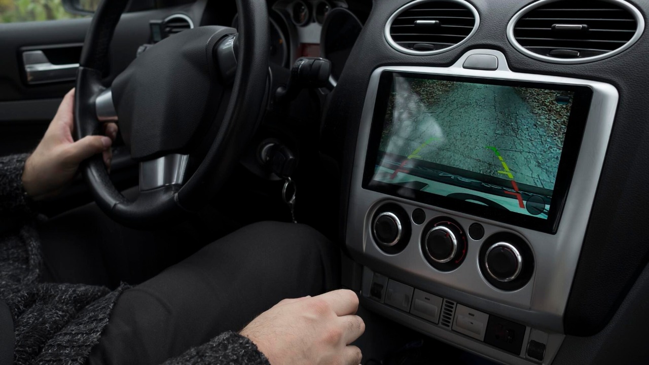 GM cuts CarPlay from all new cars, here’s the swap