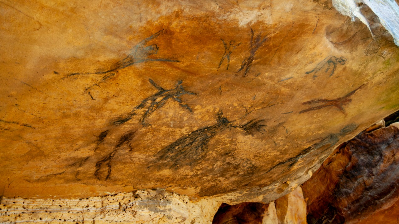 AI finally cracks the mystery of prehistoric cave marks