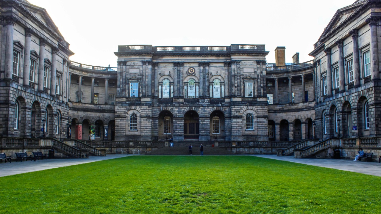 Law school runs mock trial with AI jurors like ChatGPT