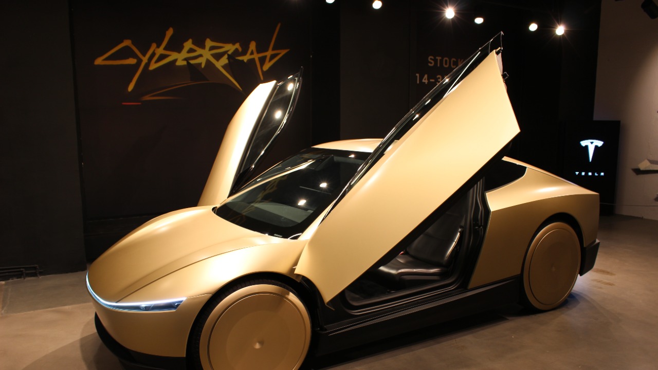 Tesla Cybercab might still include a steering wheel