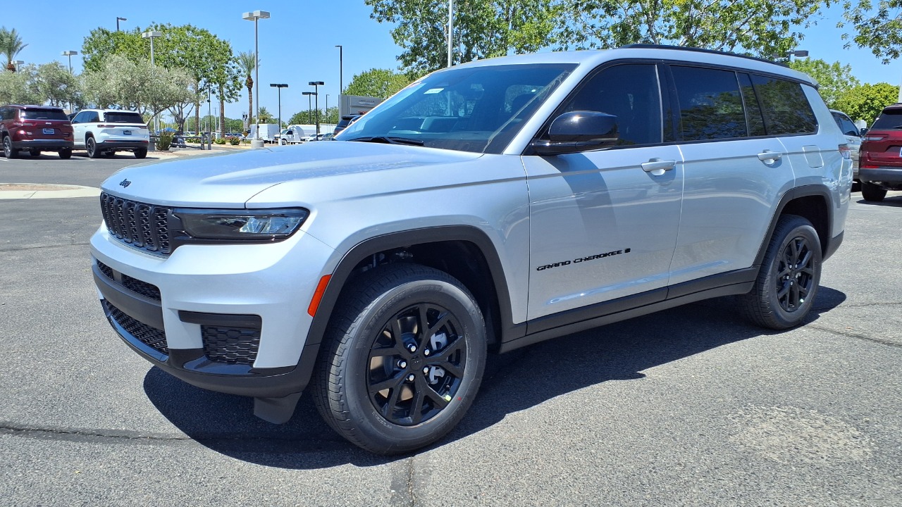 2026 Jeep Grand Cherokee drops Hemi for Hurricane