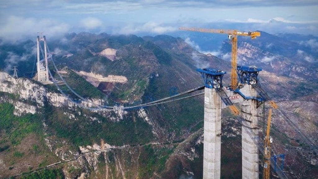 world’s tallest bridge China 2051 feet