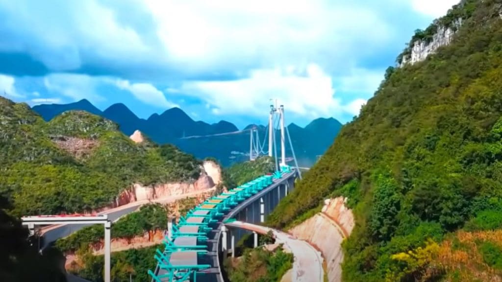 world’s tallest bridge China 2051 feet