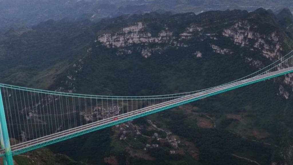 world’s tallest bridge China 2051 feet