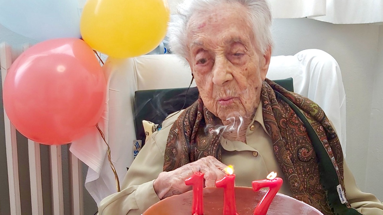 Doctors study a 117 year old to hunt a longevity food