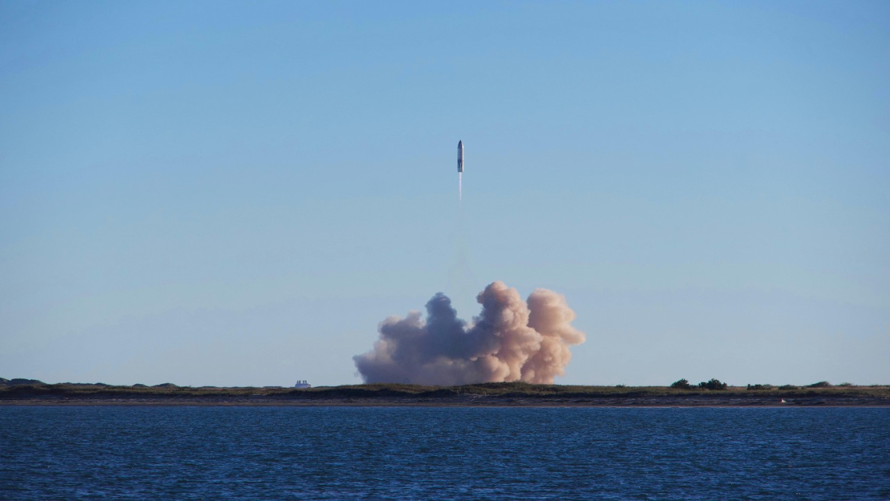 Faa lifts daytime rocket launch ban after shutdown ends